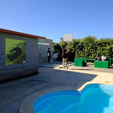 Ostello Freesurfcamp & *