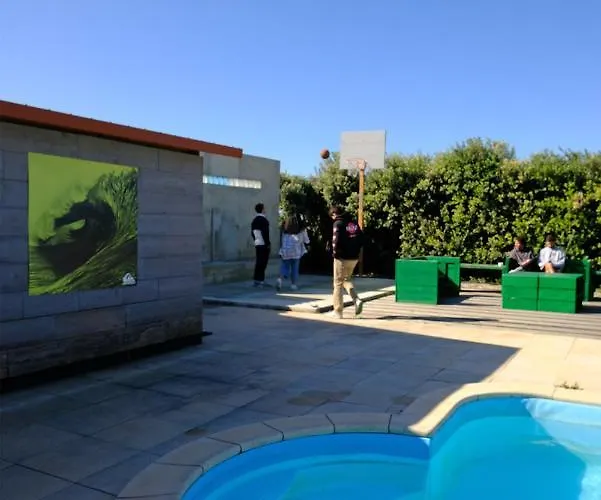 אכסניה Freesurfcamp *