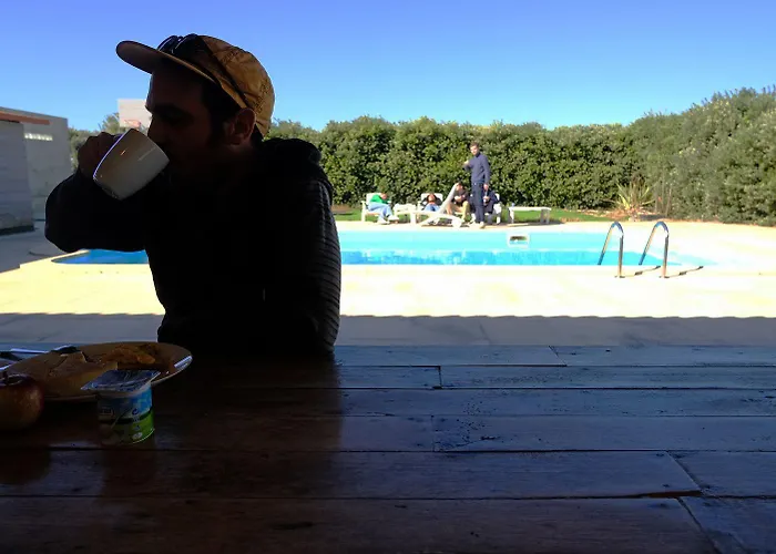 אכסניה Freesurfcamp בליאל